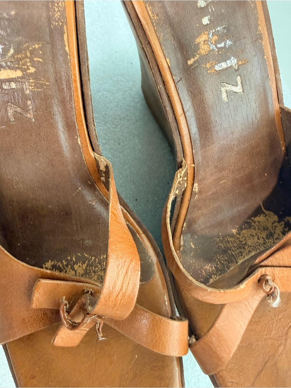 Y2K SCHUTZ Brown Leather Wedge Sandals with Floral Inlay - Picture 6 of 8